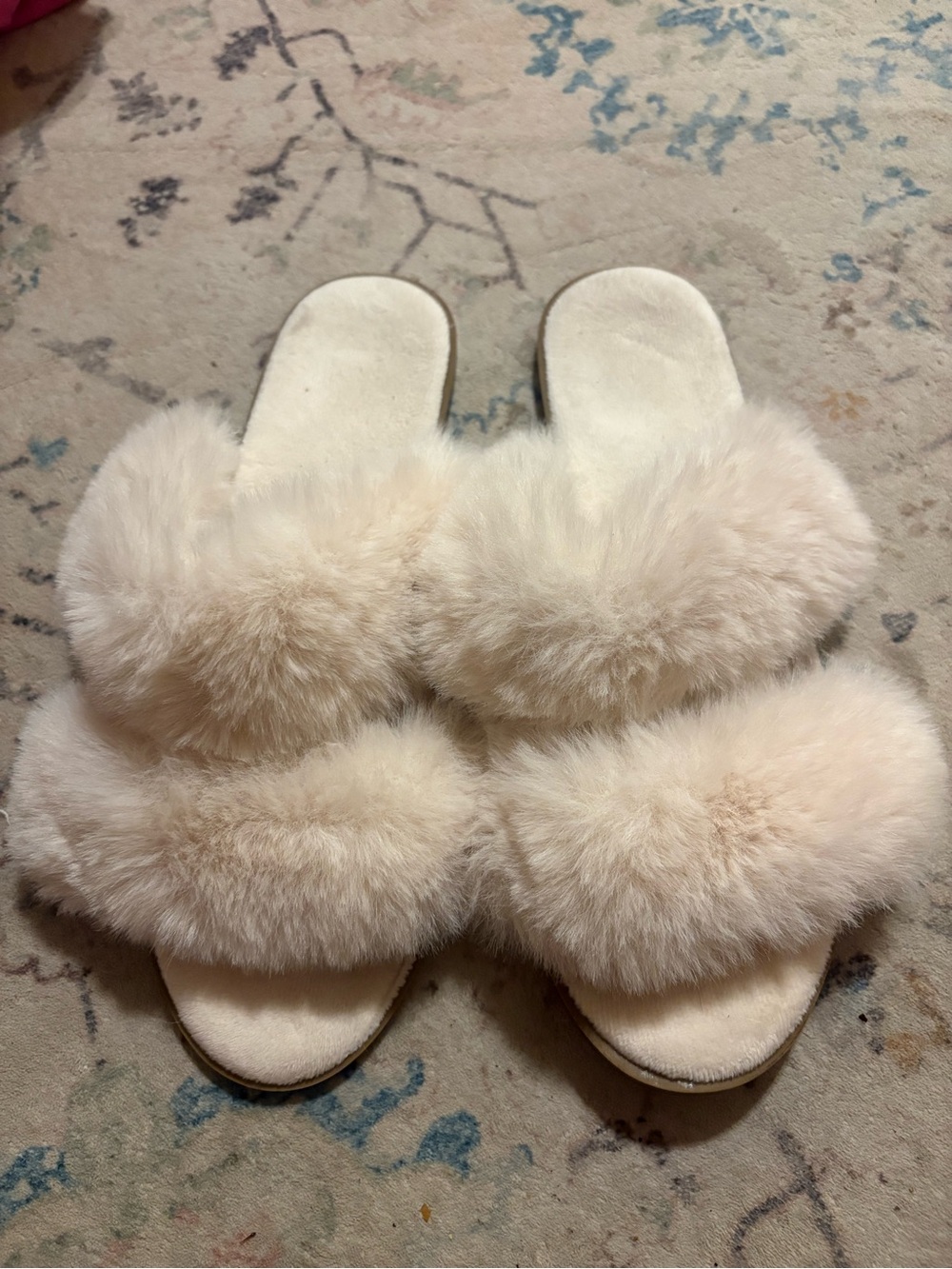 Loft. Plush Faux Fur Slide Sandals - Cream. Size 9-10.